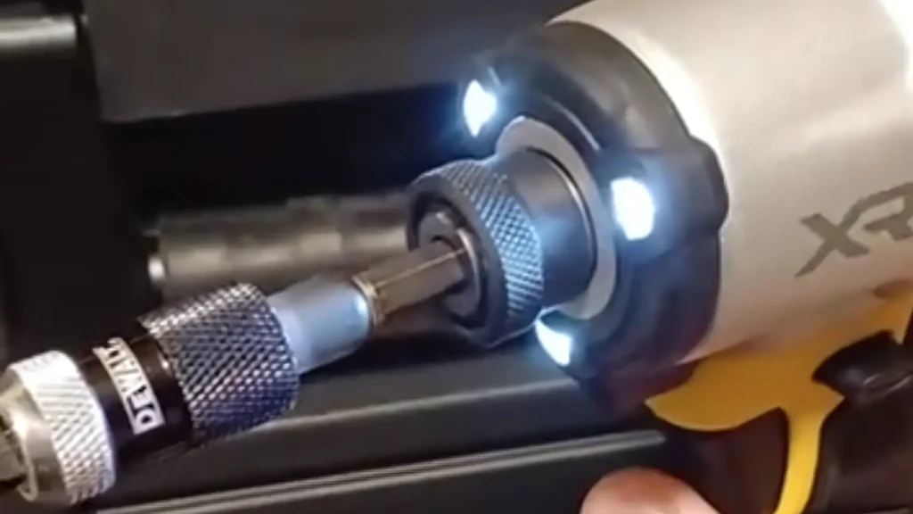 DEWALT DCF845 Impact Driver LED Lights - Tri-beam design illuminates dark corners effectively. Feature highlight on Smart AI Gears.