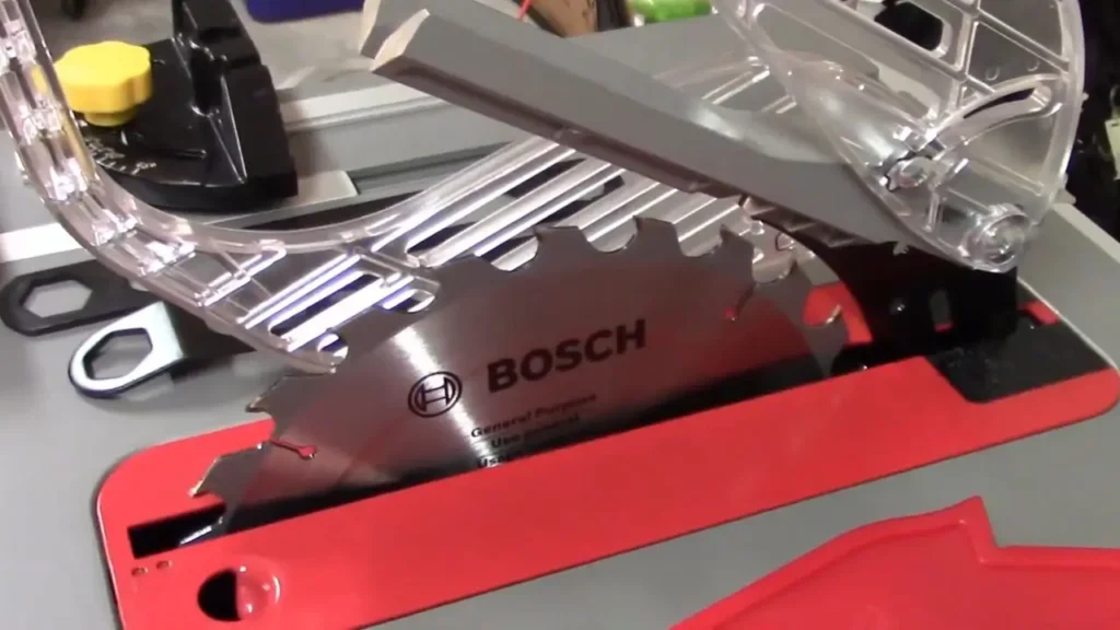 Close-up of the Bosch GTS1031's 10-inch blade, riving knife, and safety guard assembly.