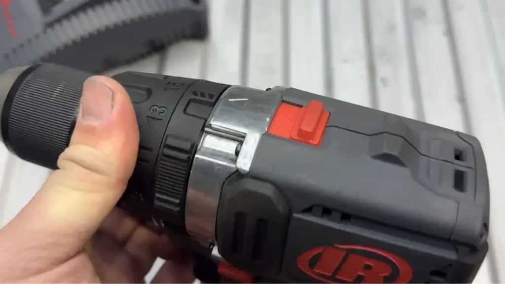 A user is adjusting the mode and torque collar in this Ingersoll Rand D5241 review.