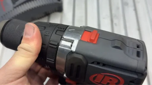 A user is adjusting the mode and torque collar in this Ingersoll Rand D5241 review.