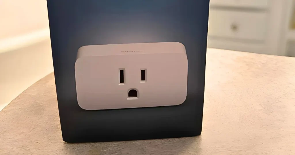 The retail box of the Philips Hue Smart Plug, showing the product image and branding.