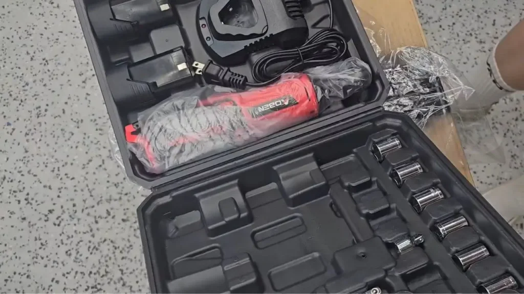 12V Ratchet Set - Batteries, Charger, aur Sockets