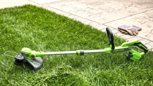 Greenworks 40V 13-Inch Cordless String Trimmer Review hand-tested by Smart AI Gears, showing the fully assembled weed wacker resting on a residential lawn.