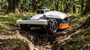 Mammotion LUBA 3 AWD 5000H robot mower tested on rough terrain and steep ditches by Smart AI Gears.